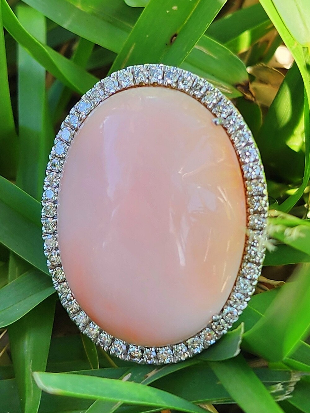18kt Gold Designer Diamond Halo Coral Ring 18.6g